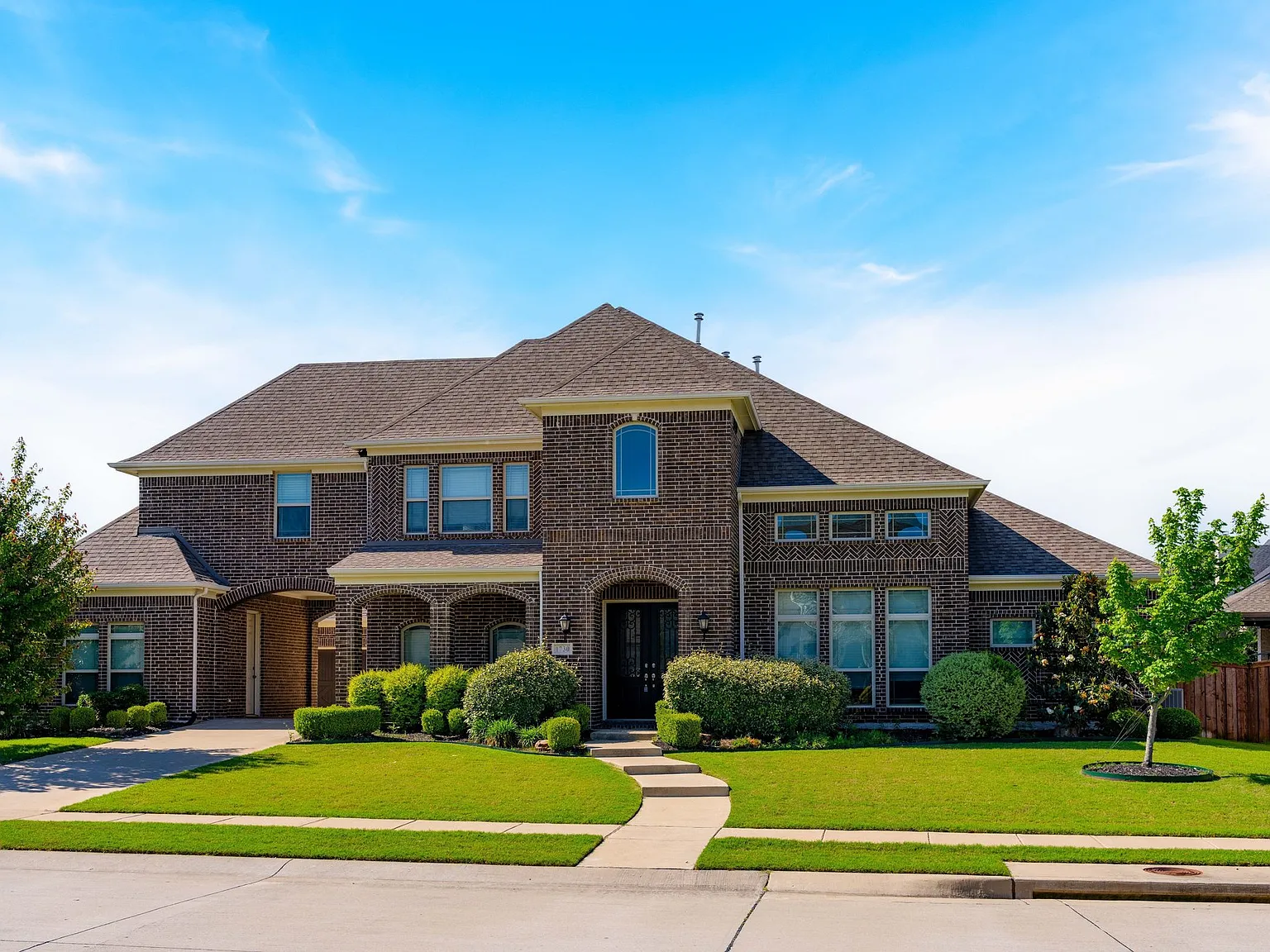 5 bed, 4714 sqft, $4,500 — Photo 3