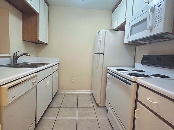 4th image of 1351 Castelnau Ct
