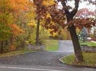 593 Vanderbilt Pkwy, Dix Hills, NY 11746