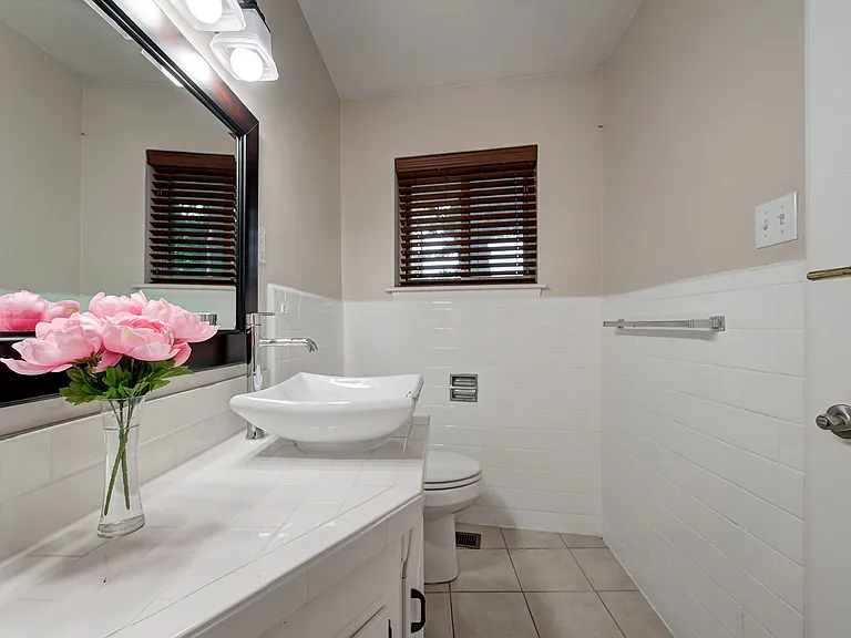 4618 N Harvey Pkwy — Photo 15