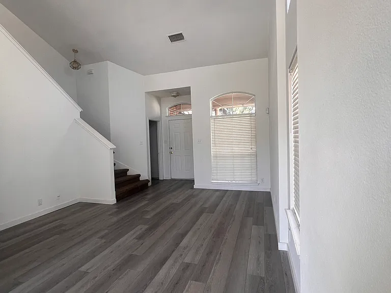 4910 Crestwood Hill Dr — Photo 6