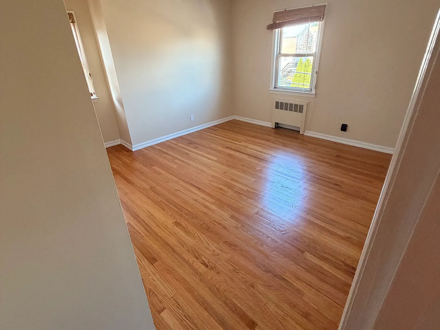3 bed, 1300 sqft, $3,700 — Photo 2