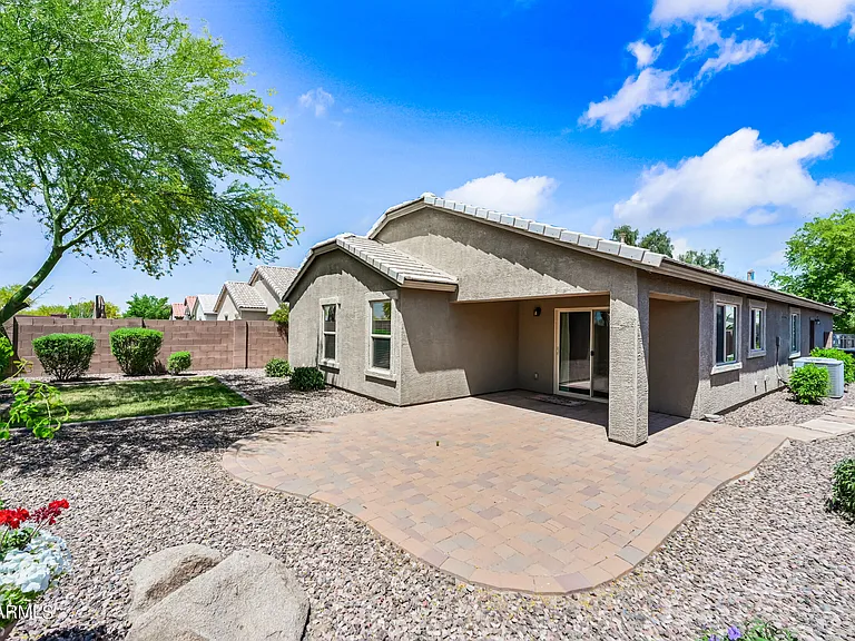 2209 E Hazeltine Way — Photo 26