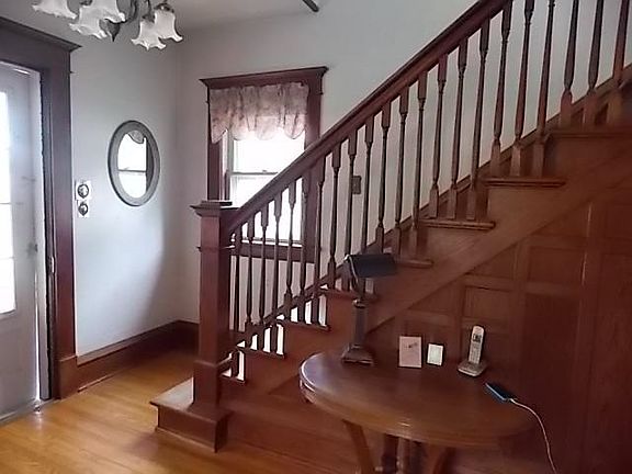 2nd image of 144 W Oak St