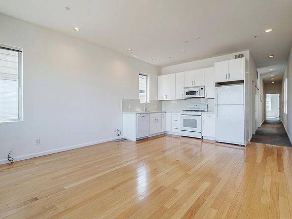 4th image of 848 N Point St Floor 2
