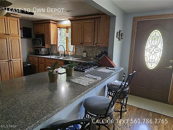 4th image of 1251 Zwick Ave