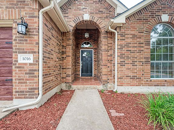 2nd image of 1016 Apache Oaks Dr