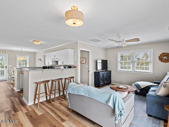 2nd image of 1331 Carolina Boulevard