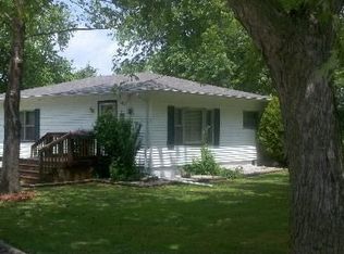 601 Sunshine St, Mountain Grove, MO 65711