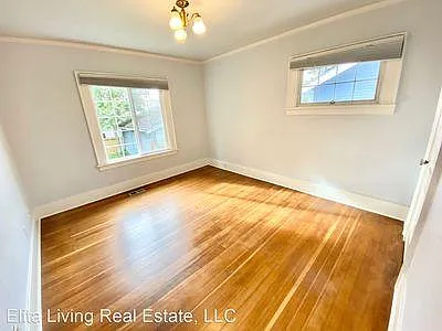 Upstairs bedroom 1.