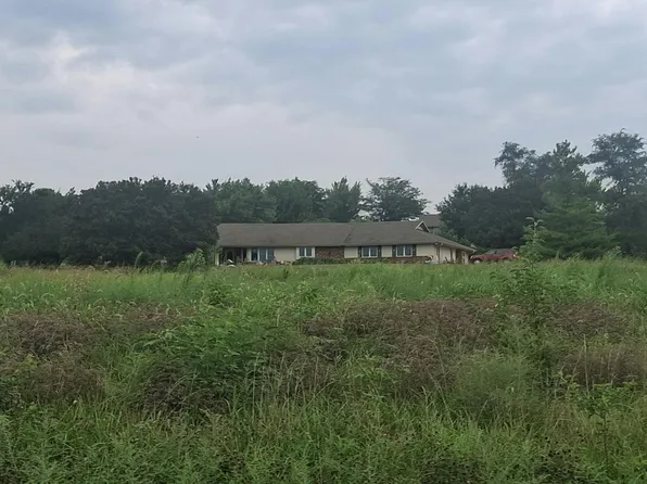 1058 E 932nd Rd, Lawrence, KS 66047