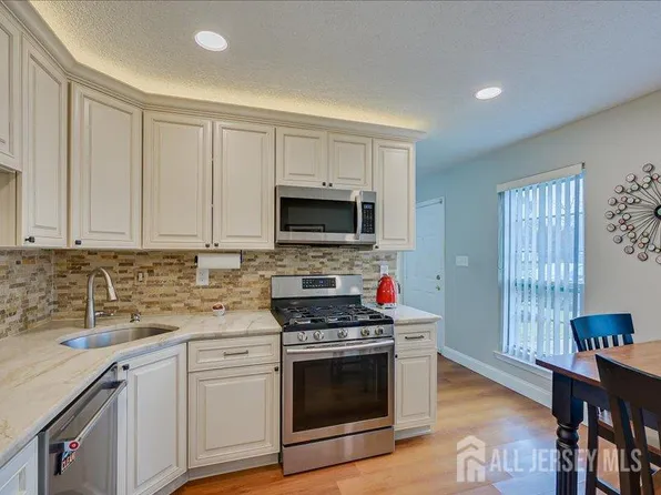 100 Goodwin Dr, North Brunswick, NJ 08902