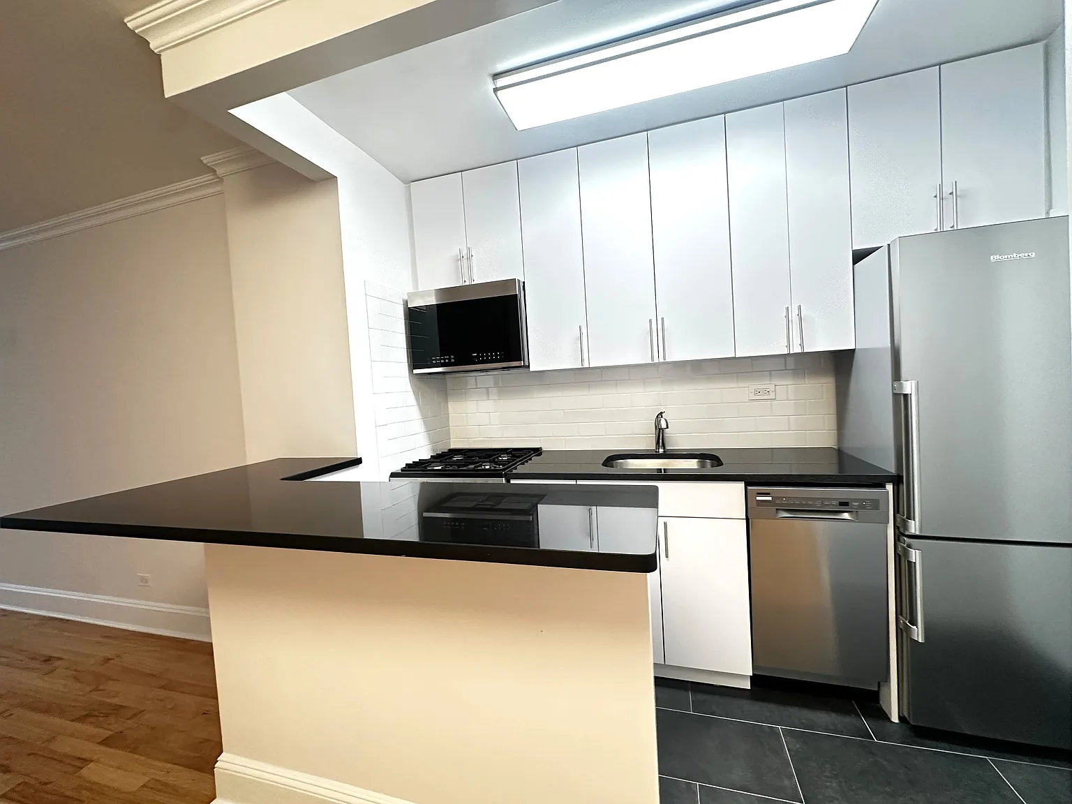 442 West 57th Street — Photo 2