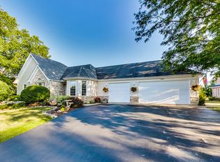 575 Grand Meadow Ln, McHenry, IL