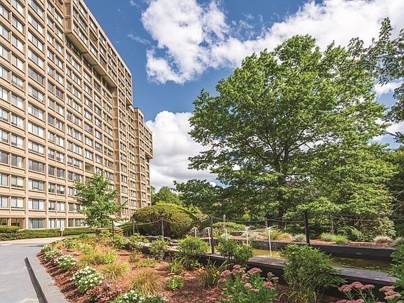 2nd image of 250 Hammond Pond Pkwy APT 604N