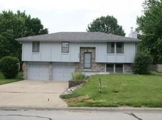 8507 Sarah Ln, Pleasant Valley, MO 64068