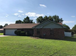 1014 W McIntosh Ave, Checotah, OK 74426