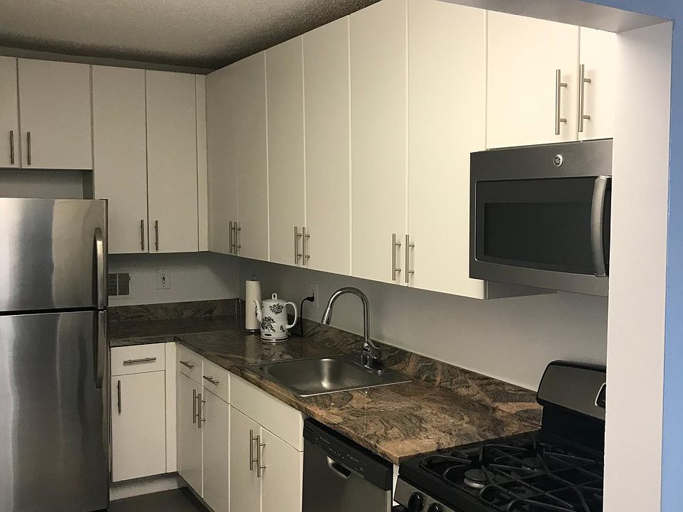 2nd image of 33 River Dr S