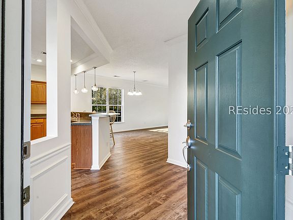 4th image of 18 French Garden Ln