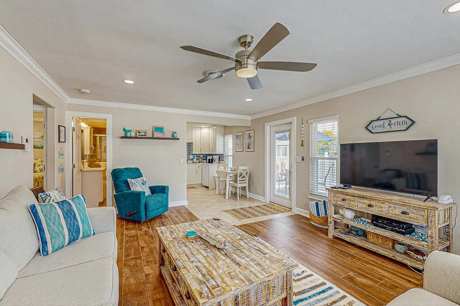 2 bed, 1.0 bath, 699 sqft, $3,479 — Photo 3