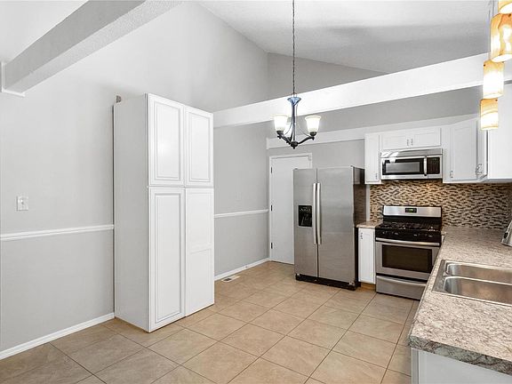 5th image of 1604 Countrybrook Ct