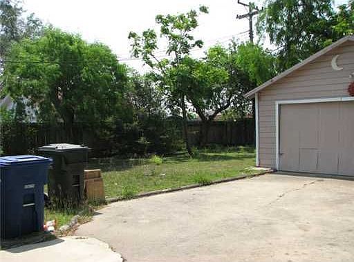 3rd image of 3937 Linden St