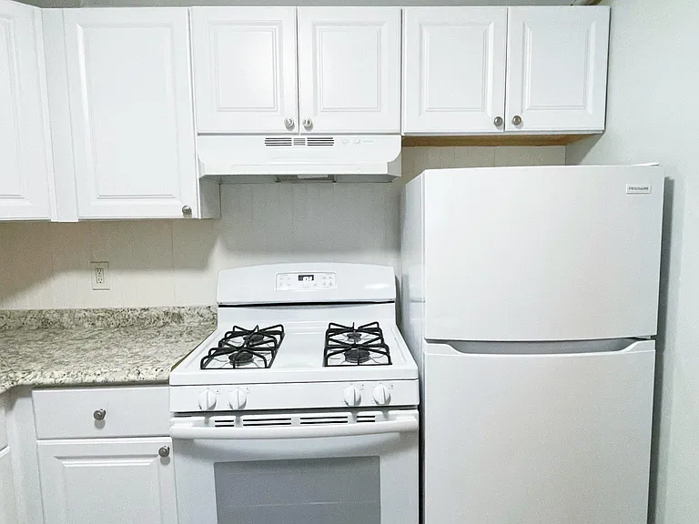 211 W Squantum St #1T — Photo 3