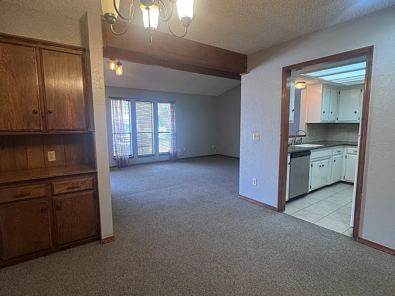 1704 N Gleason Ave — Photo 2