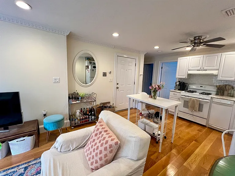 245 E St #3 — Photo 18