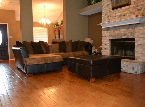 4th image of 1204 Candlenut Ct