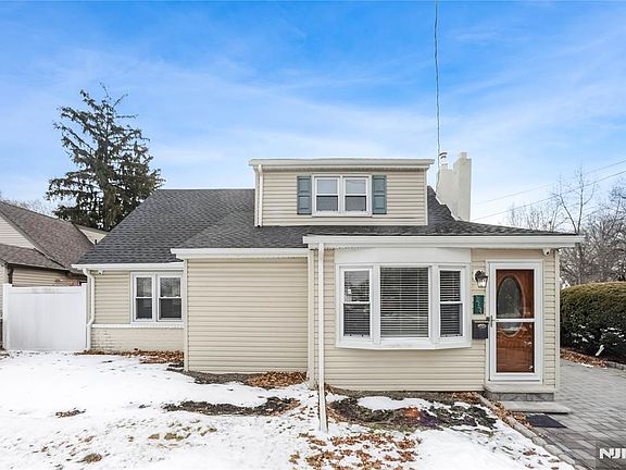 2nd image of 254 W Spring Valley Ave