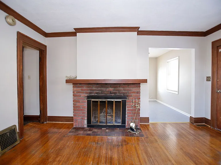 127 W Main St — Photo 6