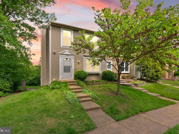 1694 Sierra Woods Ct, Reston, VA 20194