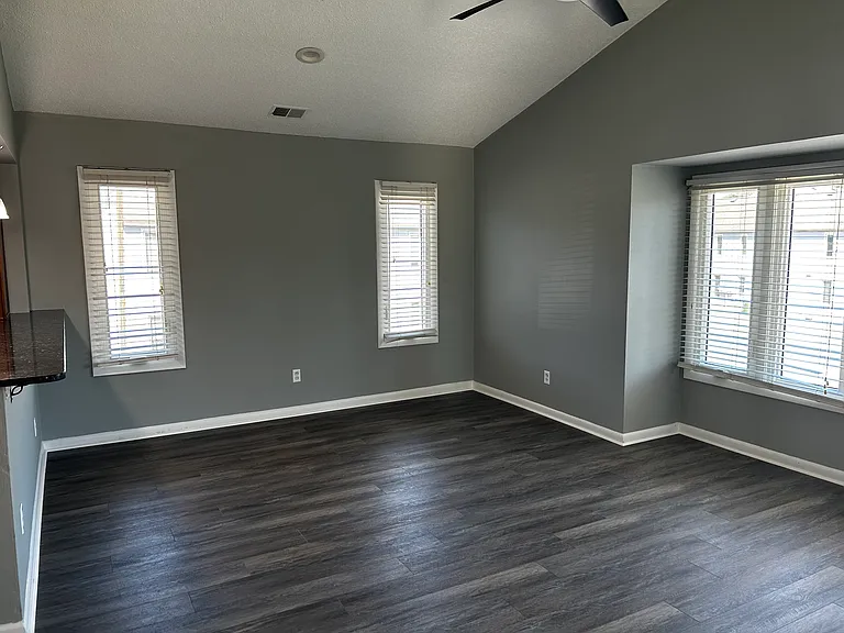 634 Pinewood Dr — Photo 6