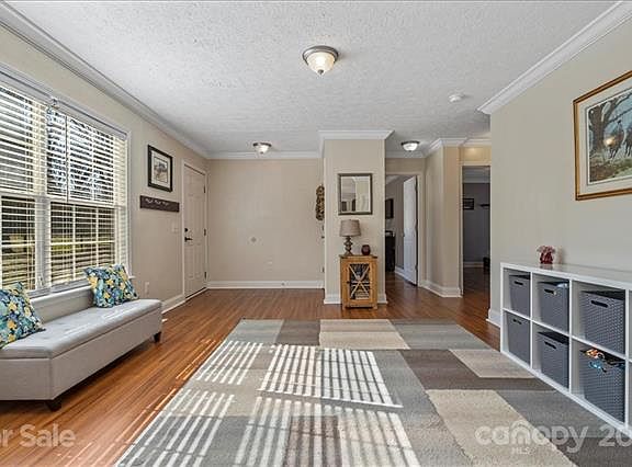 4th image of 218 Dogwood Trail Ln