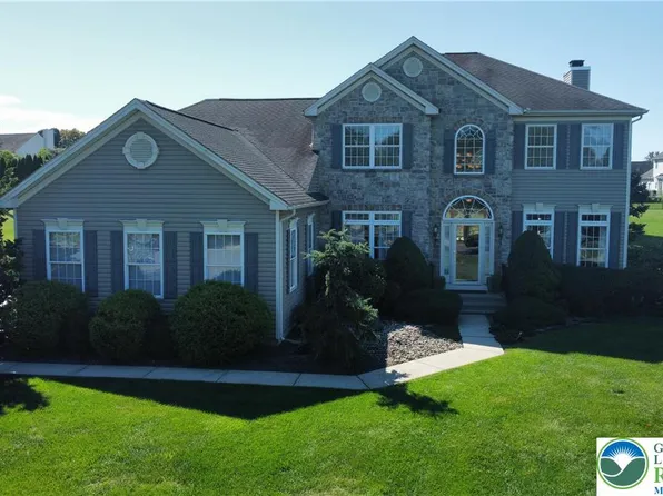 5 Cog Cir, Easton, PA 18045