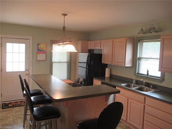 3rd image of 313 E Friend St