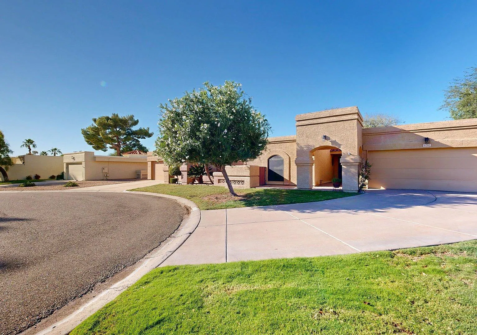 3 bed, 2.5 bath, 2037 sqft, $4,800 — Photo 2