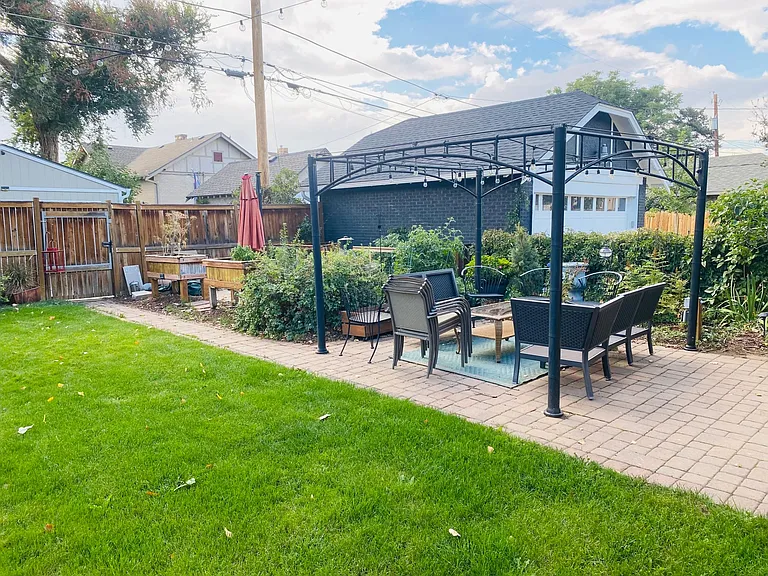 1557 Meade St — Photo 3