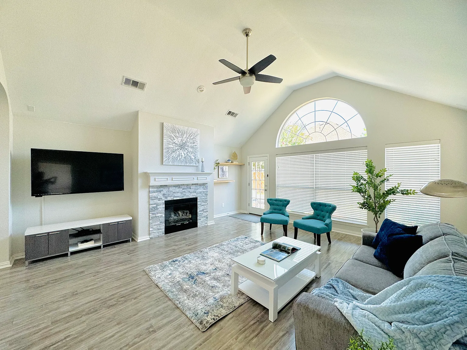 4005 Tidball Dr — Photo 2