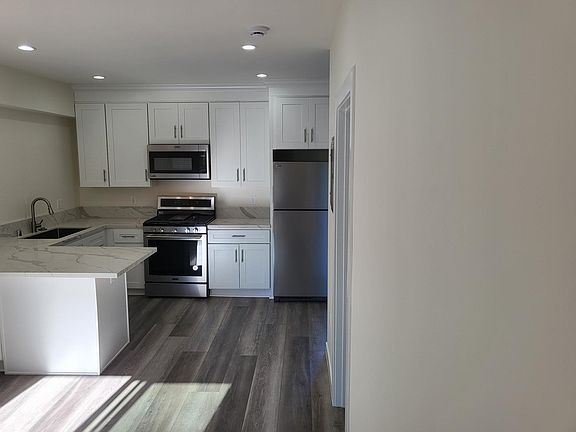 3rd image of 5244 1/4 Whitsett Ave #1/4