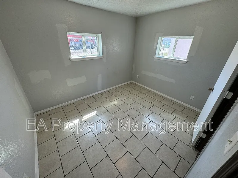 2 bed, 1.0 bath, 700 sqft, $995 — Photo 4