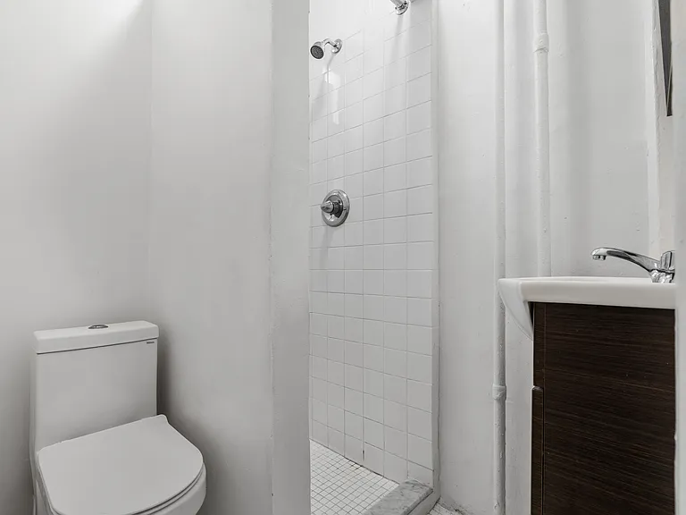 268 W 12th St #2R — Photo 8