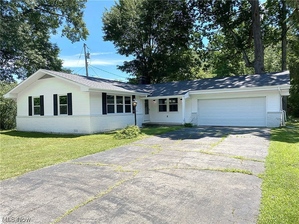1st image of 3824 Greenmont Dr SE