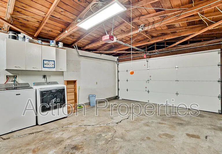 1125 Burgoyne St — Photo 34