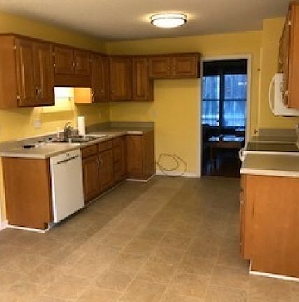 3rd image of 125 Betty Garrett Dr