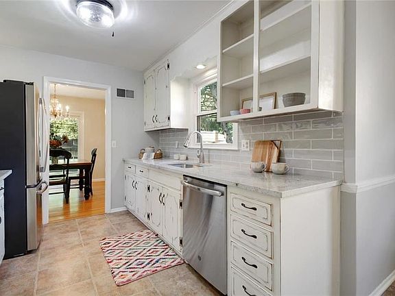 5th image of 107 W 109th St
