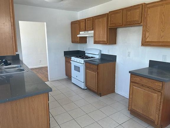 4th image of 1783 Davidson St