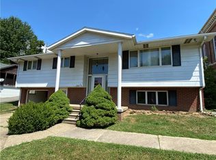 1325 1/2 Main St, Burgettstown, PA 15021