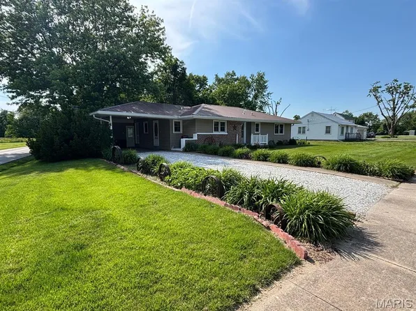 215 S Oak St, Monroe City, MO 63456